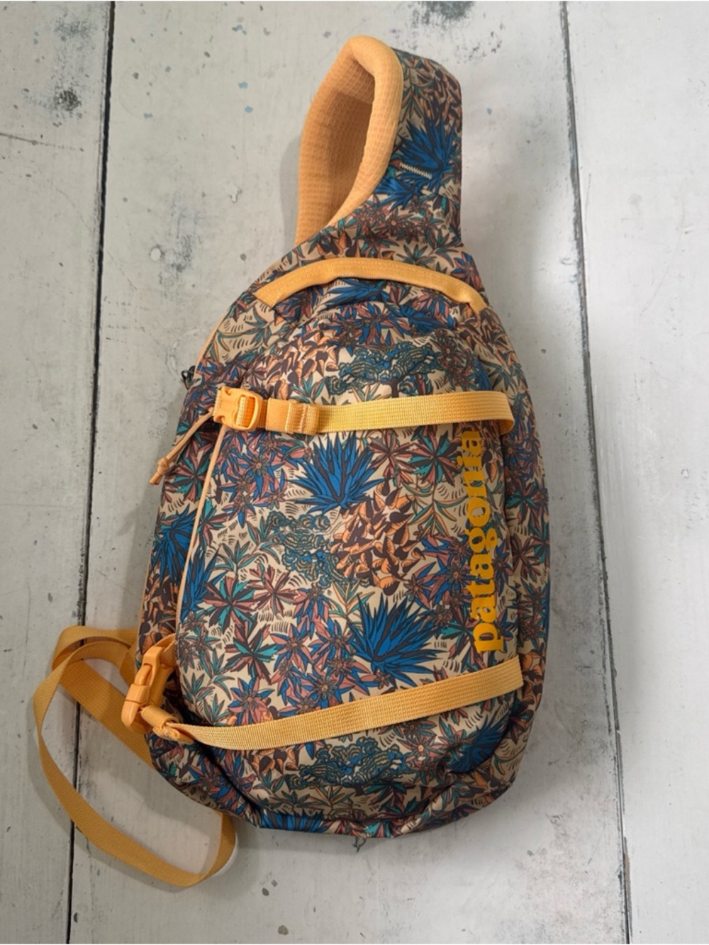 Patagonia Floral Atom 8L Sling Pack